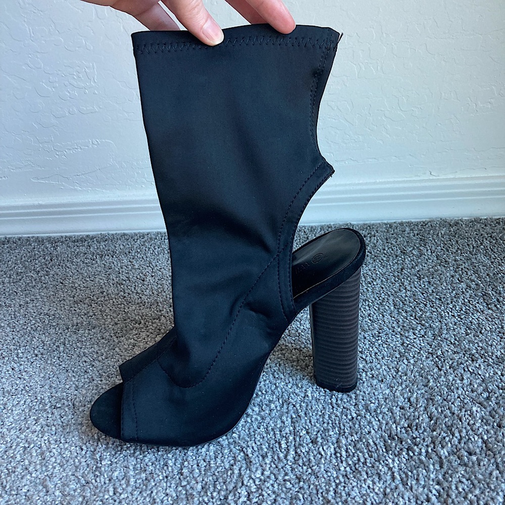 “Wild Diva” Black Heels: 8.5